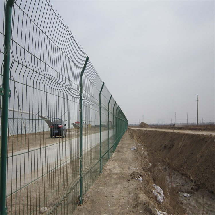 上海圈地鋼板網(wǎng)護(hù)欄圖片2