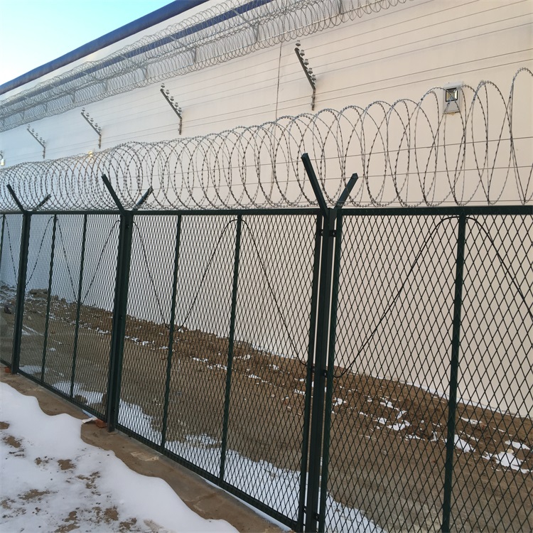 上海圈地鋼板網(wǎng)護(hù)欄圖片3