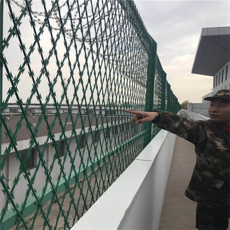 直線刀片隔離網(wǎng)圖片4