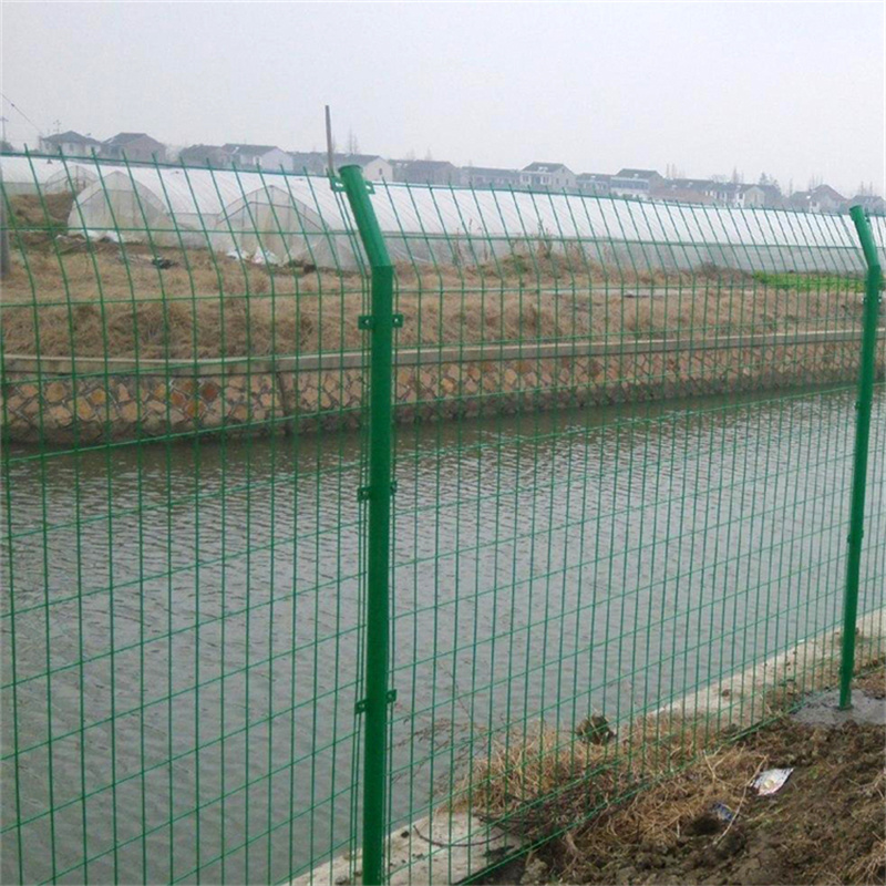 上海水源地兩側(cè)防護網(wǎng)圖片3