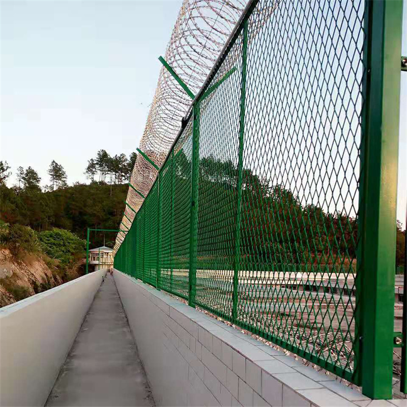 刀刺焊接隔離網圖片2