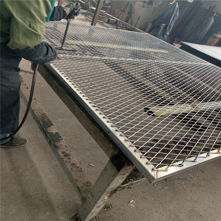 焊接式菱形刀刺刺網圖片3