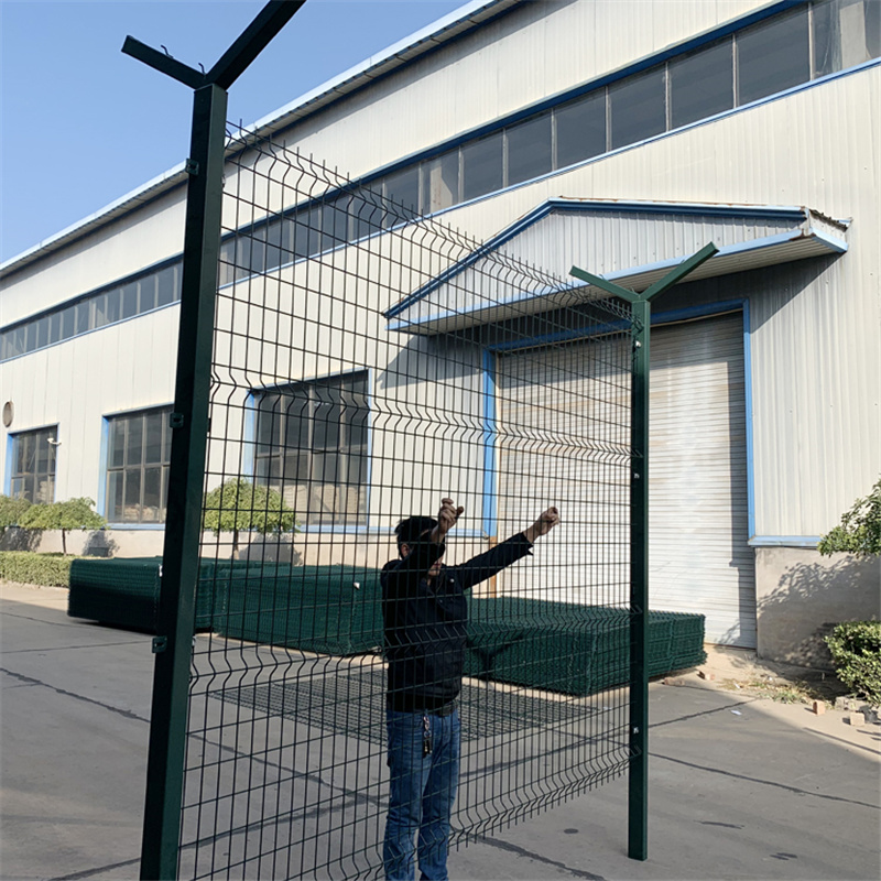 監(jiān)獄雙邊絲護(hù)欄網(wǎng)圖片1