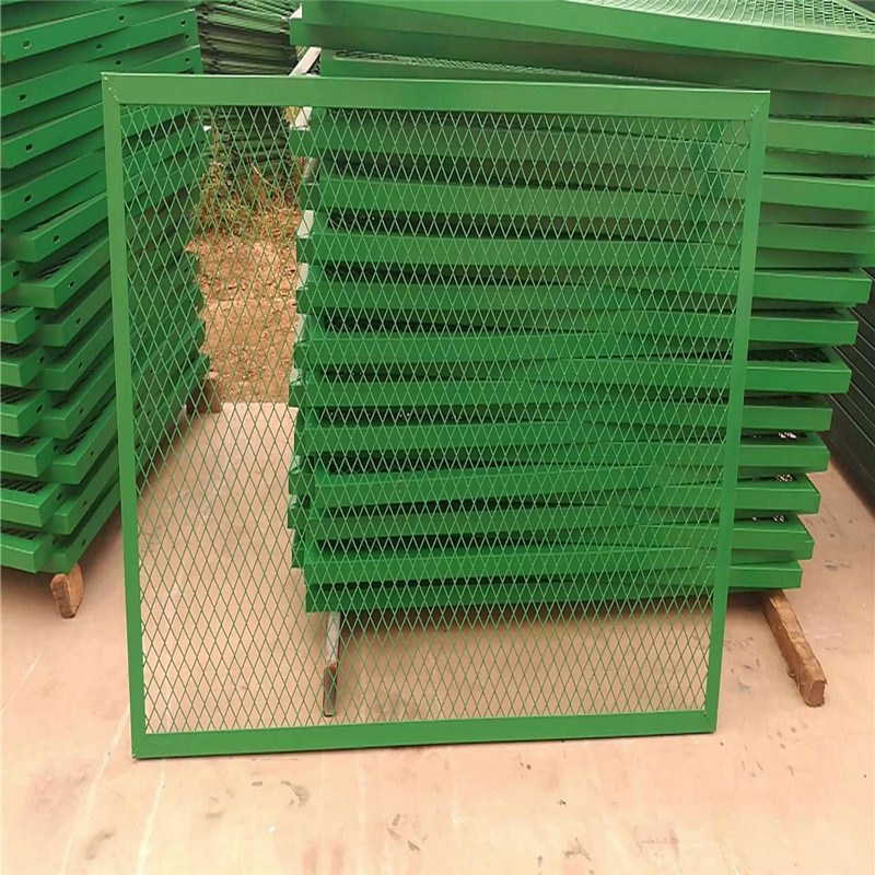 鋼板網(wǎng)護欄圖片3