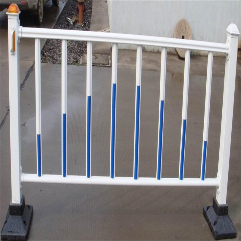 交通鍍鋅噴鋼護欄圖片1