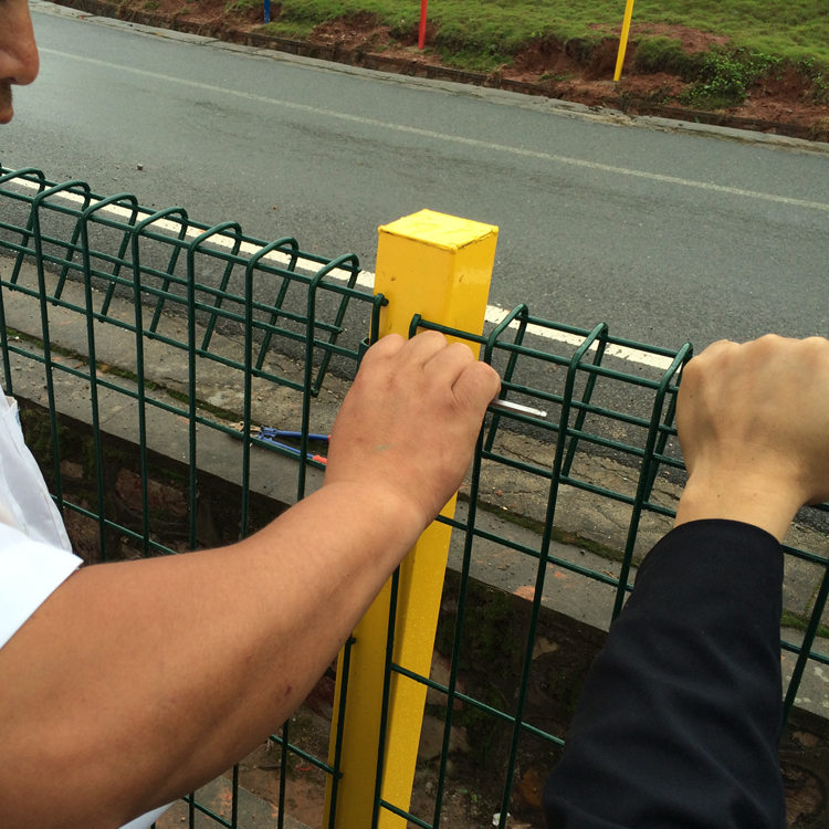 高速公路護欄網圖片2