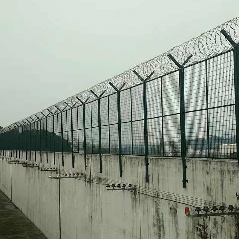 監(jiān)獄菱形刀刺網(wǎng)鋼網(wǎng)墻圖片1
