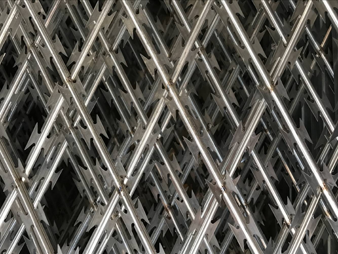  菱形孔刀片刺網(wǎng)