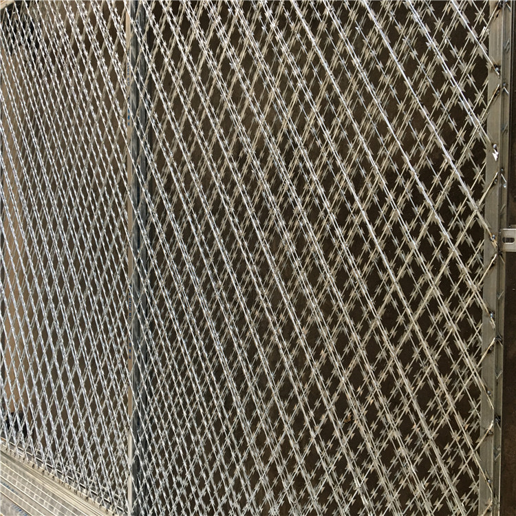 不銹鋼菱形孔焊接刀刺隔離網