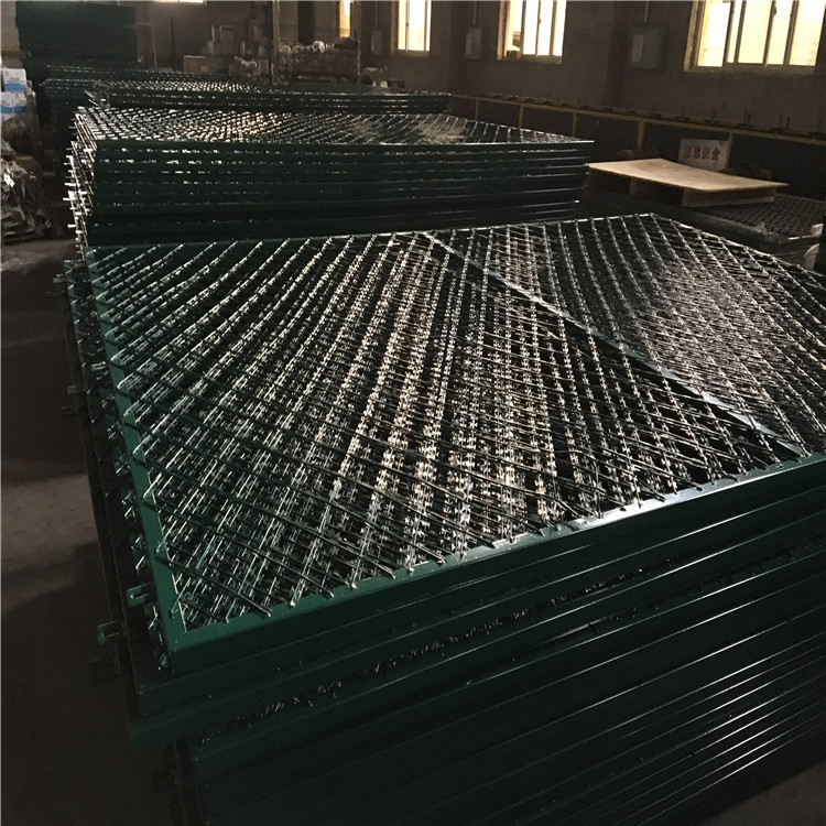 不銹鋼菱形孔焊接刀刺隔離網(wǎng)圖片3