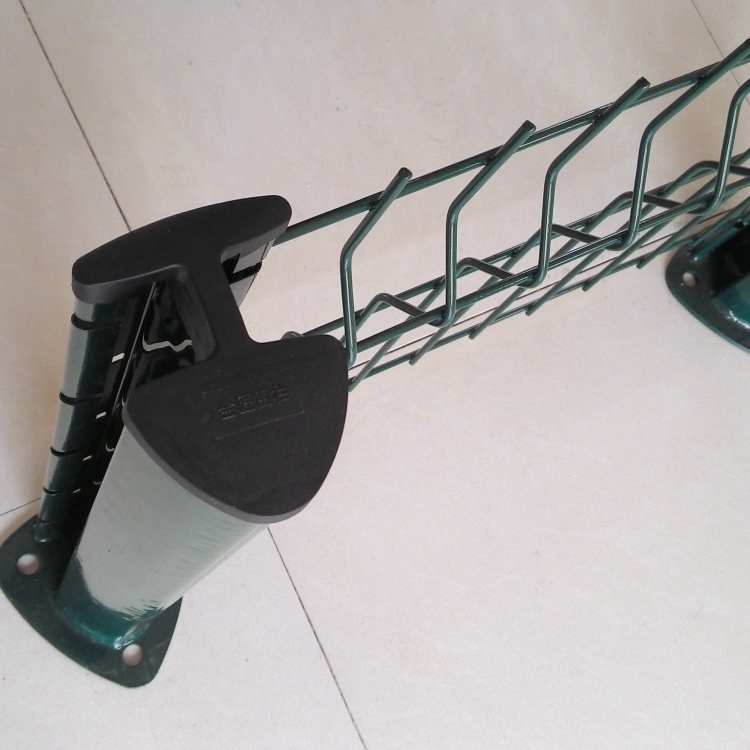 桃型柱三角折彎護欄網(wǎng)